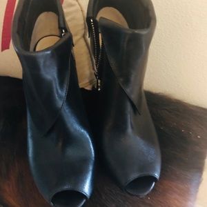 Very sexy🙀Micheal Kors black bootie